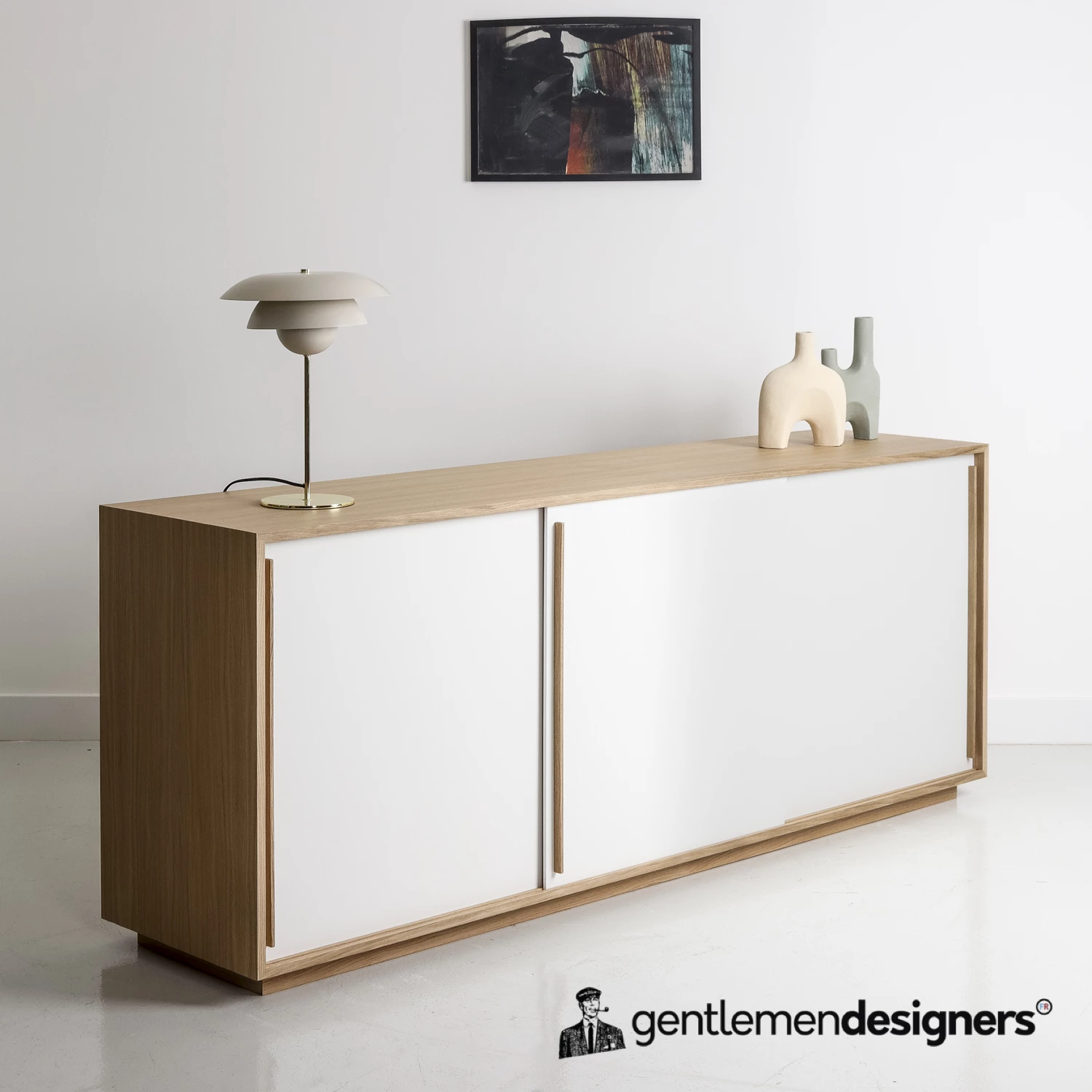 Buffet en chêne doté de 3 portes coulissantes