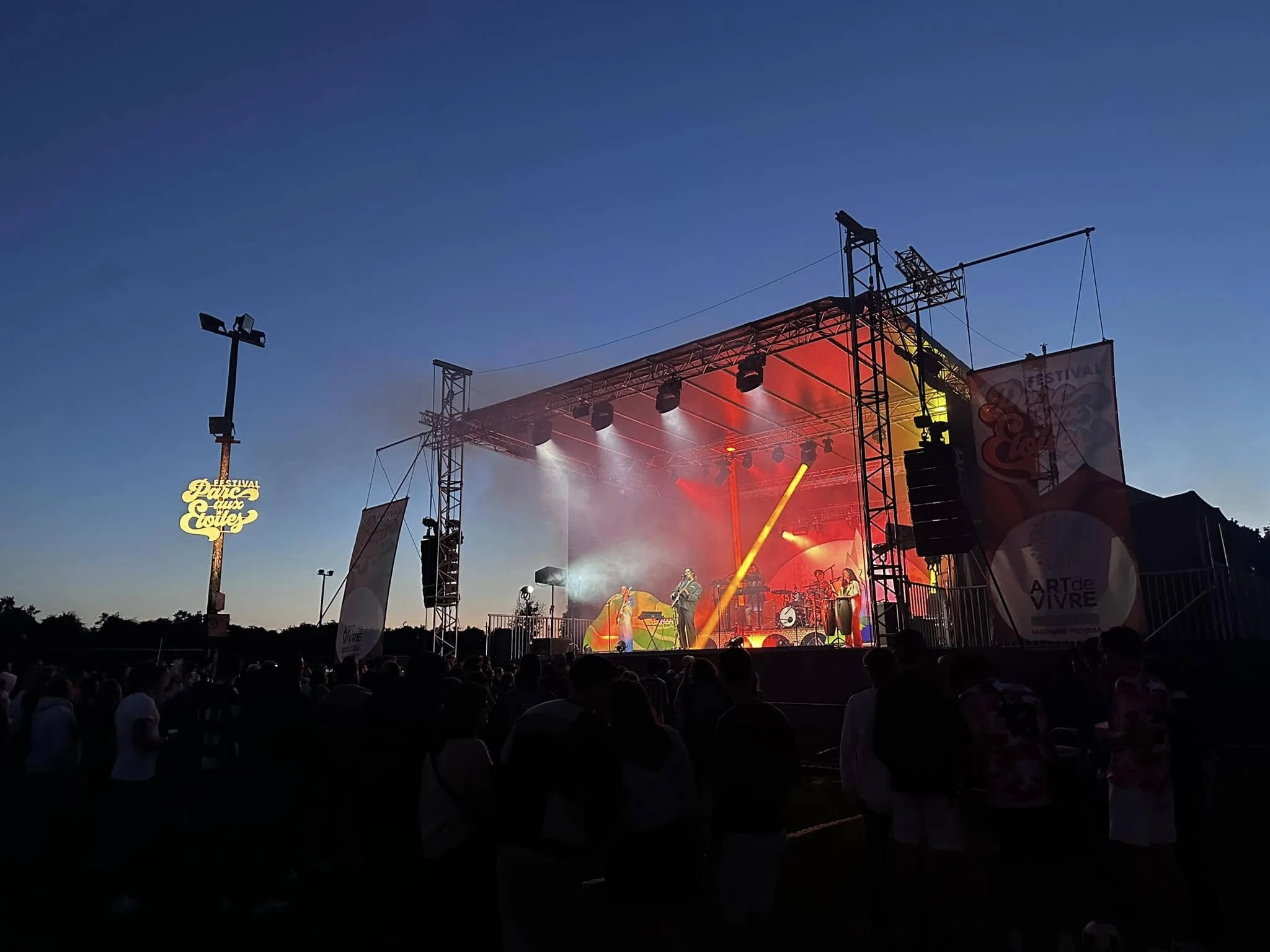 Location de grandes scènes professionnelles partout en France – LMS (festivals, concerts type NRJ Tour)