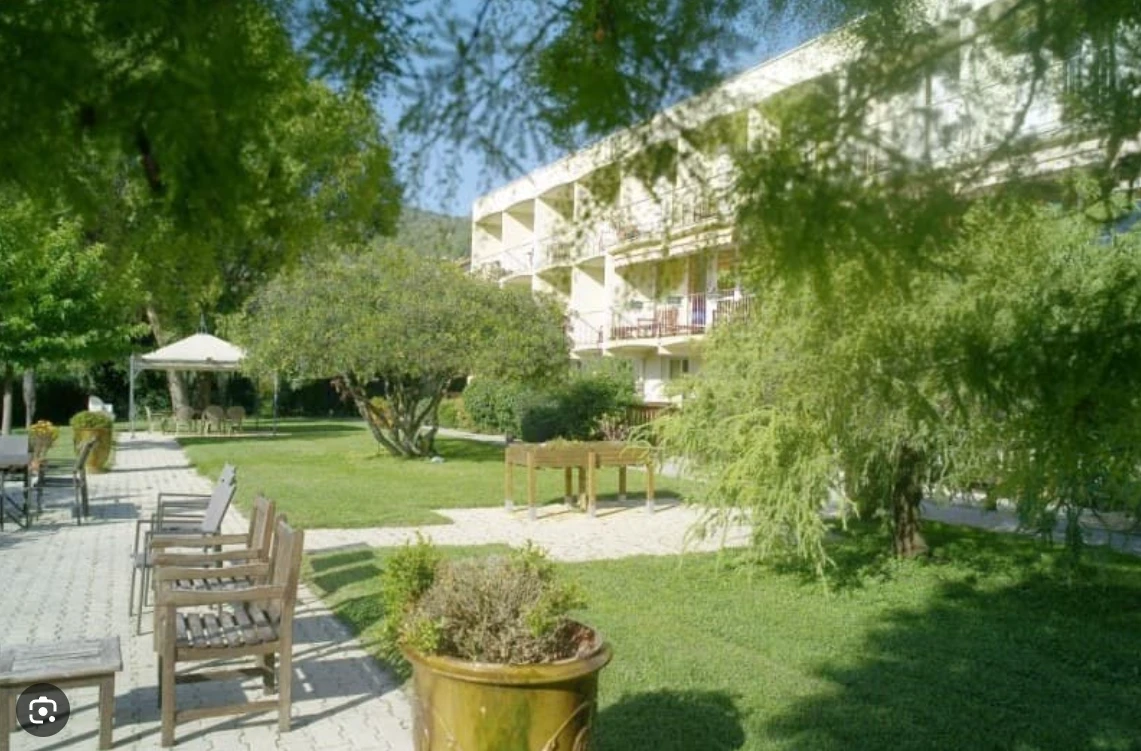 Investissement en chambre médicalisée en EHPAD au loyer de 353 € garanti net d'impôt pour la retraite complémentaire.