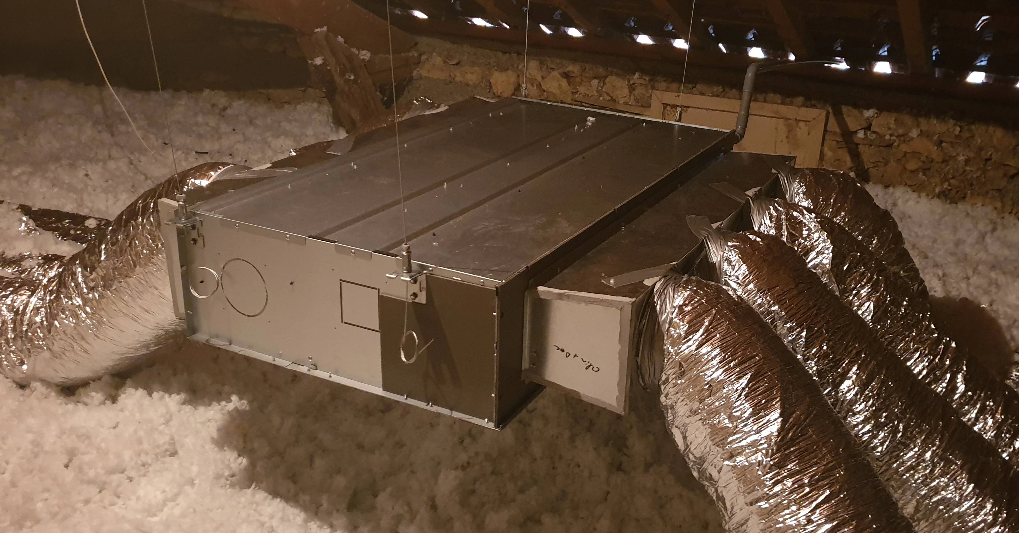 Installation d'une Pompe à chaleur air-air gainable (climatisation réversible) avec régulation zone par zone Koolnova