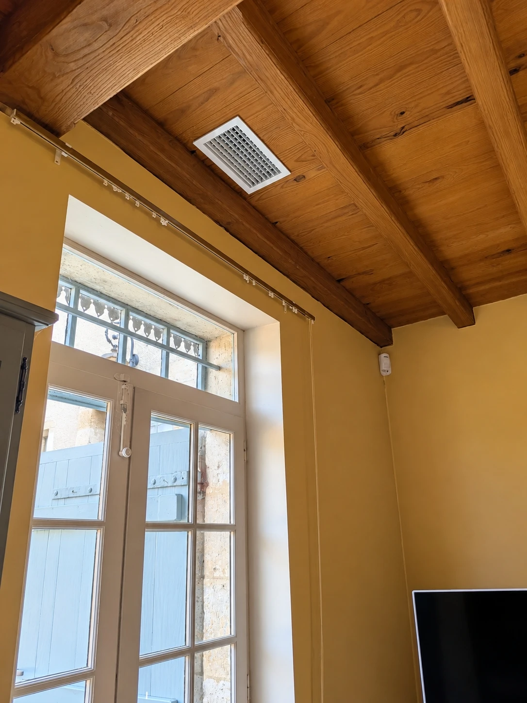 Installation d'une Pompe à chaleur air-air gainable (climatisation réversible) avec régulation zone par zone Koolnova