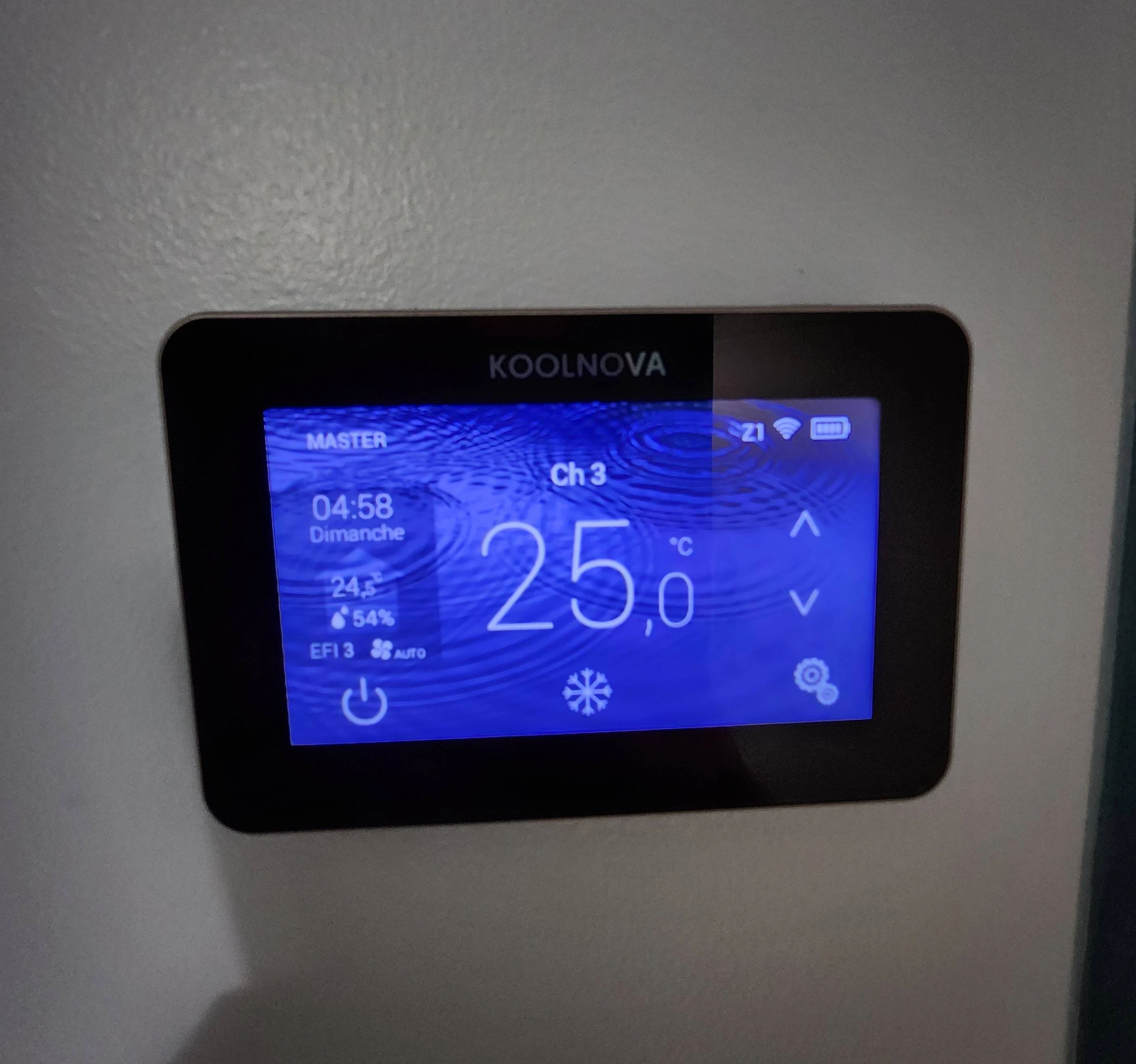 Installation d'une Pompe à chaleur air-air gainable (climatisation réversible) avec régulation zone par zone Koolnova