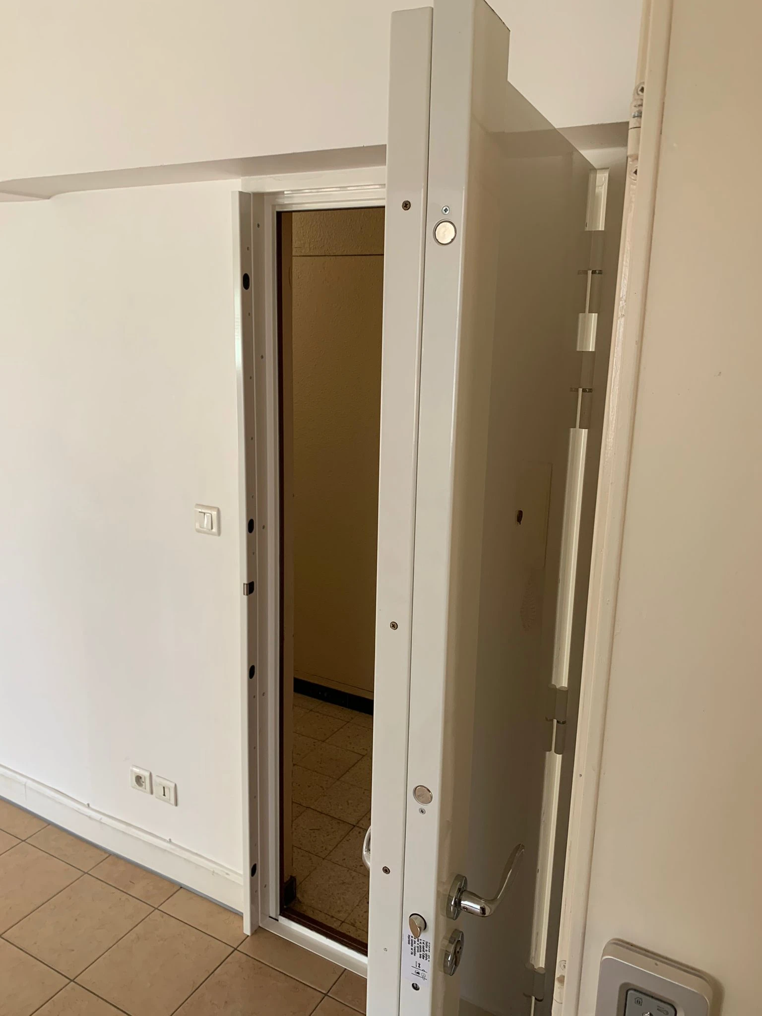 SUPER BLINDAGE PARISIEN ERMETIS ◊ Avec Cornière anti-pinces (Pour Serrure PICARD)  / UNIMETAL France