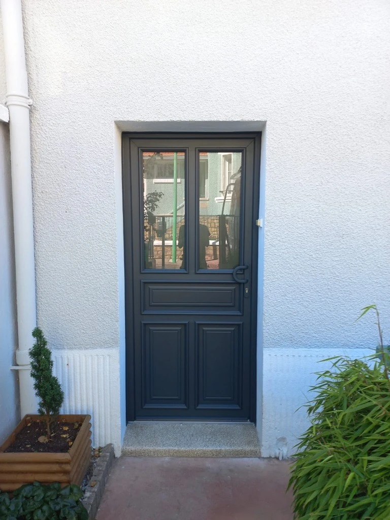 Porte d'entrée PVC de la marque Pierret