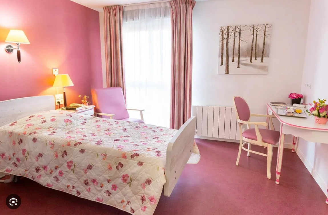 Investissement en chambre médicalisée en EHPAD au loyer de 708 € garanti net d'impôt pour la retraite complémentaire.