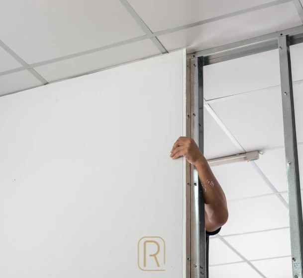 Pose de cloisons de distribution (Placoplatre)