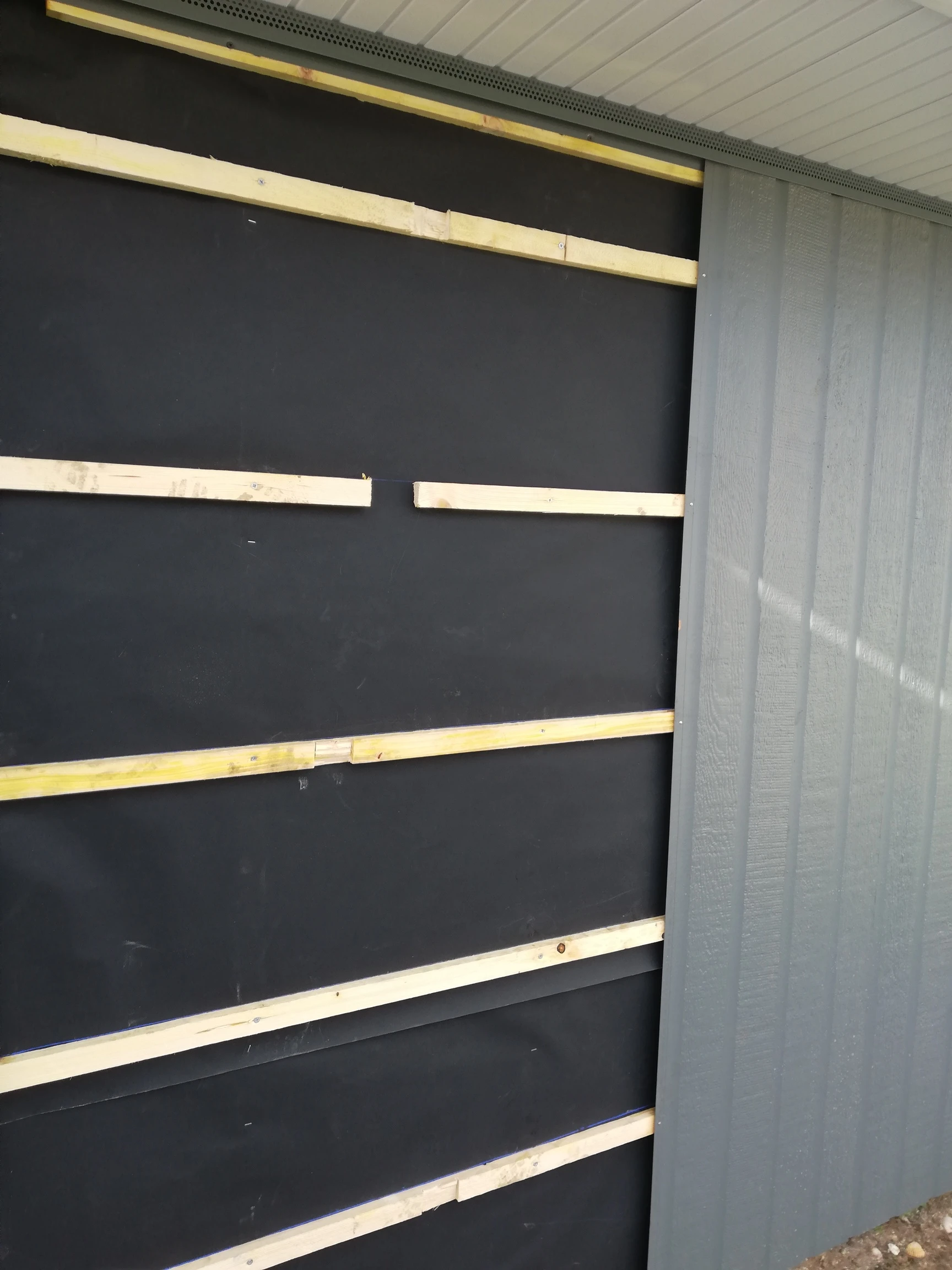 Pose de bardage composite