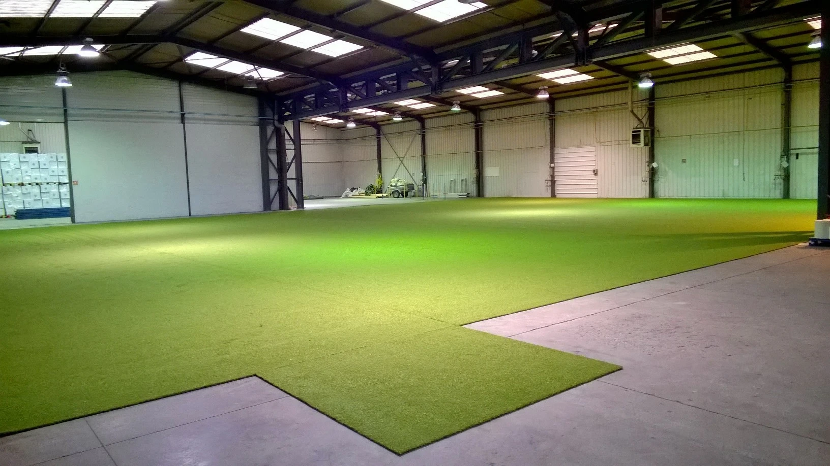 Gazon synthétique spécial agility pour chiens en salle et compétitions