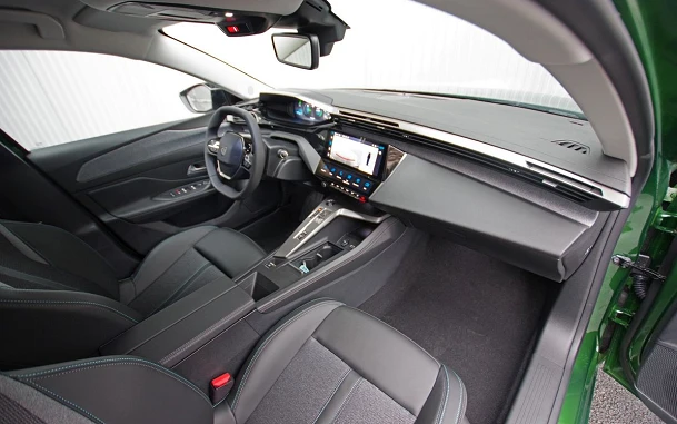 Peugeot 308 III PHEV 225 E-EAT8 GT