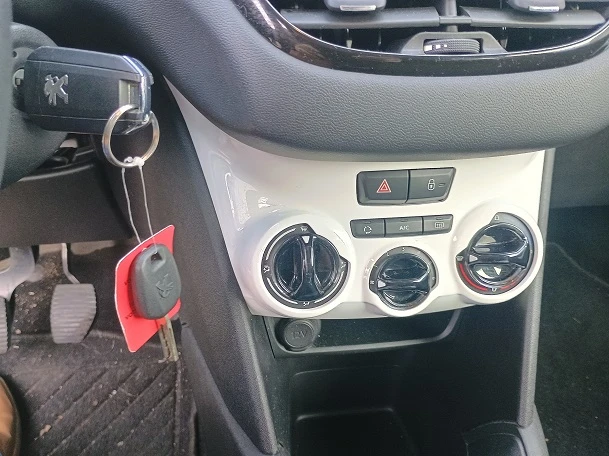 PEUGEOT 208 LIKE 10I 75 CH