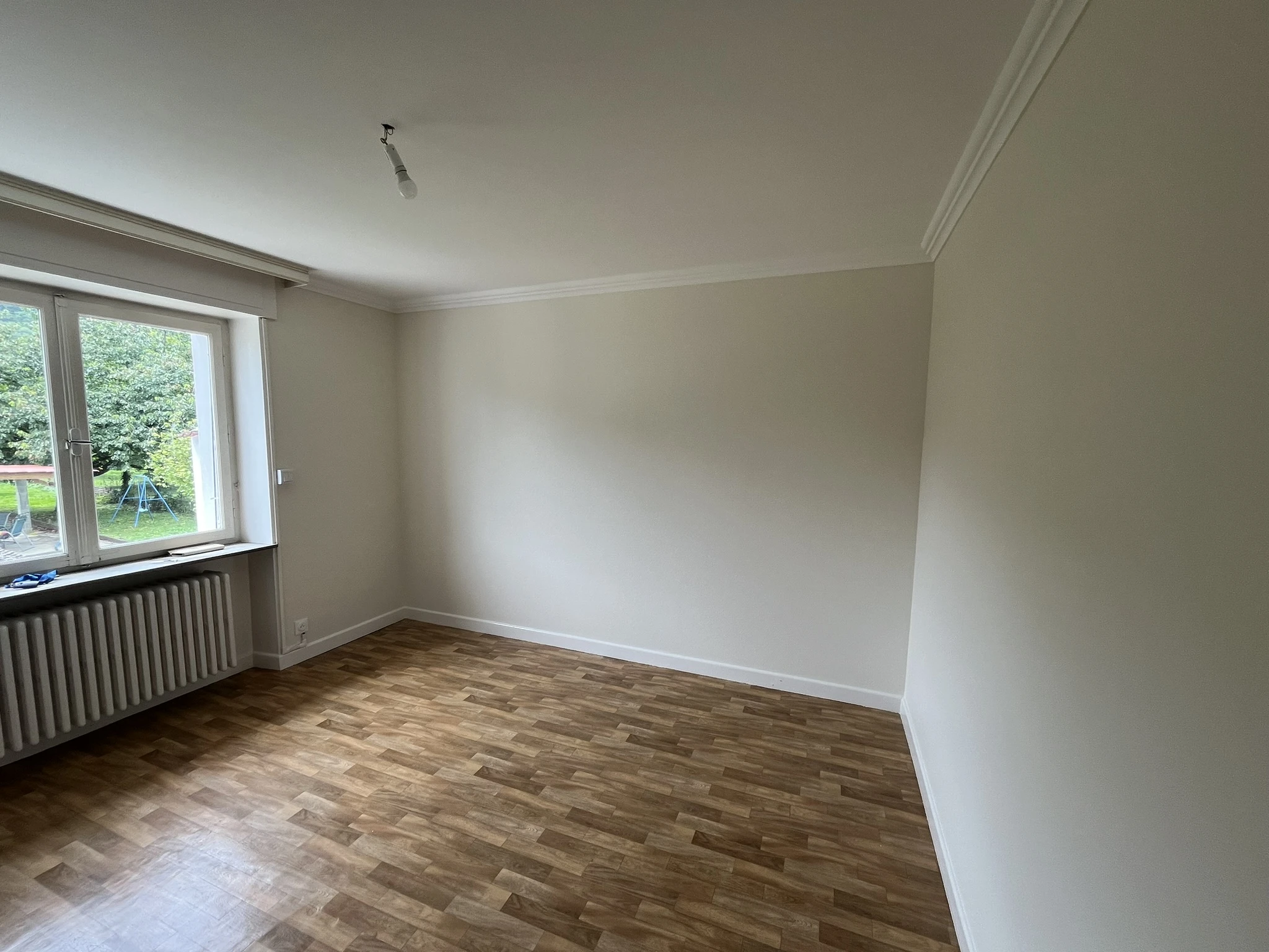 Forfait chambre 12 m² – Peinture blanche plafond + murs en teinte