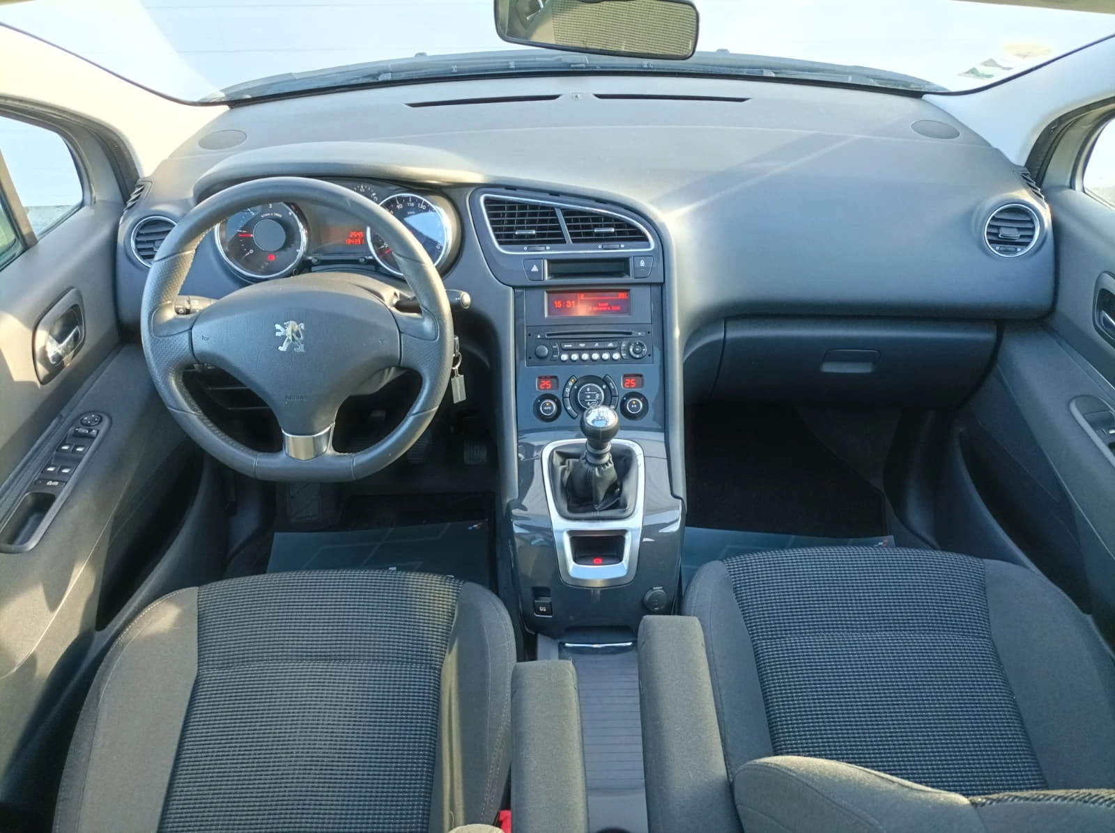 Peugeot 5008 1.6 HDI 112CH ACTIVE TOIT PANORAMIQUE