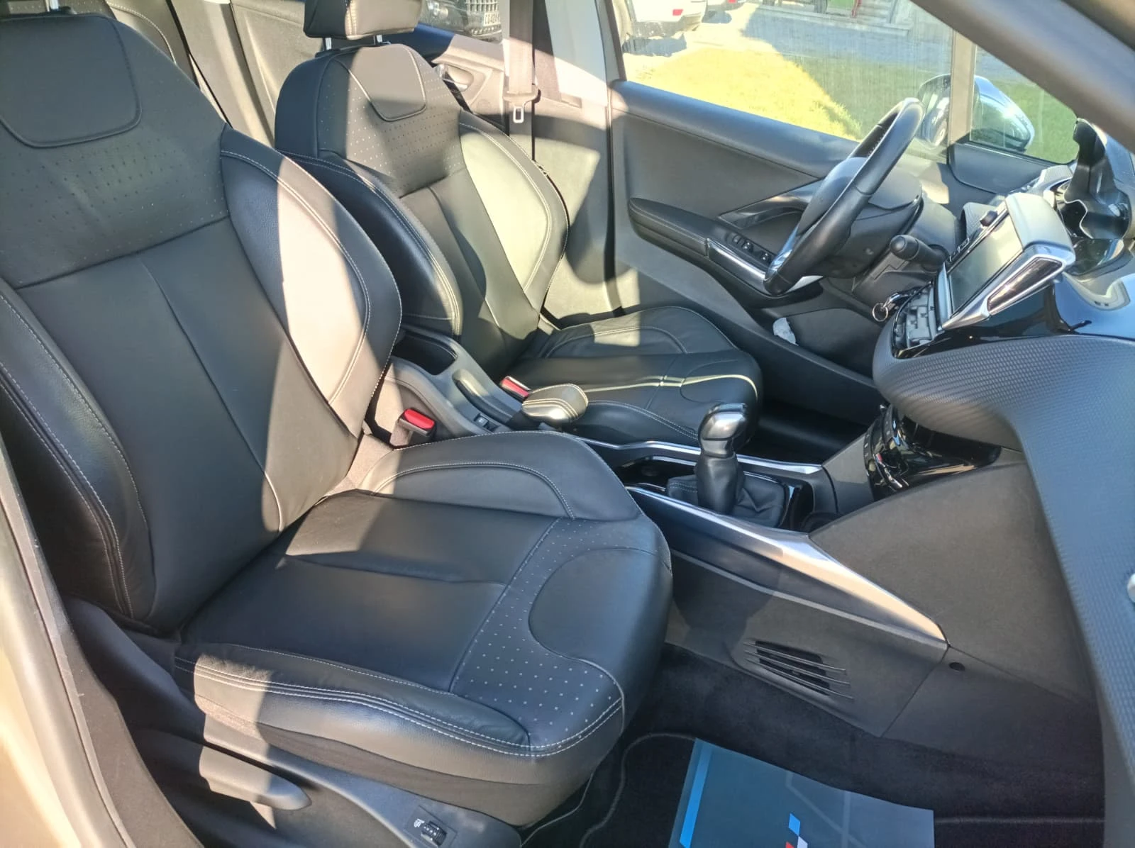 Peugeot 2008 1.6 E-HDI 92CH FELINE CUIVRE