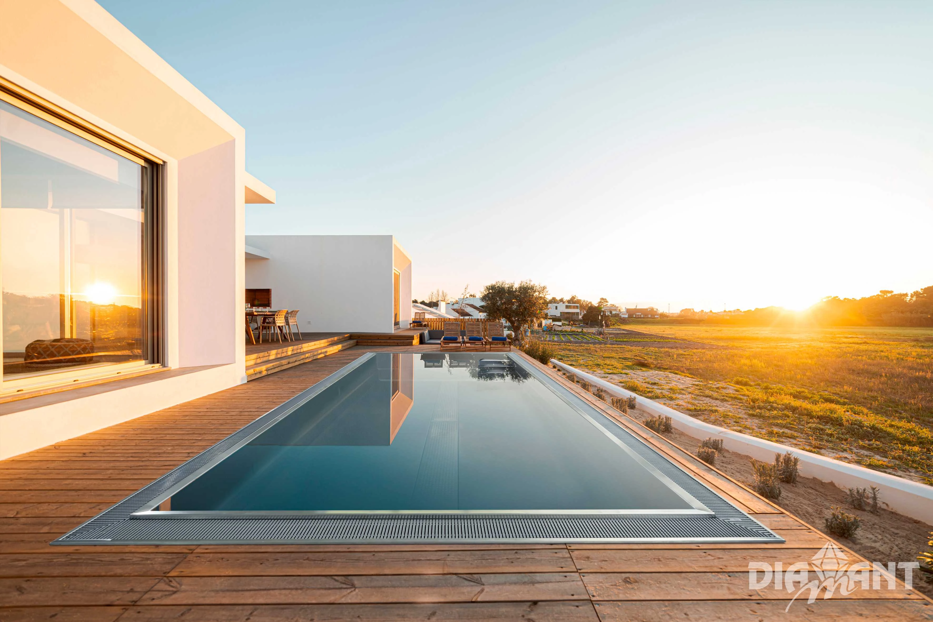 PISCINE INOX A DEBORDEMENT