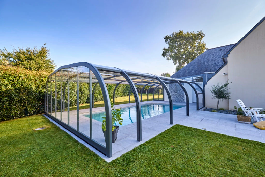 Abris de piscine Gustave Rideau – confort, sécurité et extension de baignade toute l’année