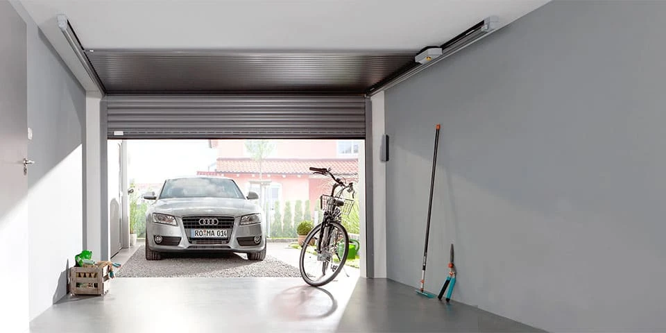 Portes de garage enroulables ROMA – gain de place, sécurité et design moderne