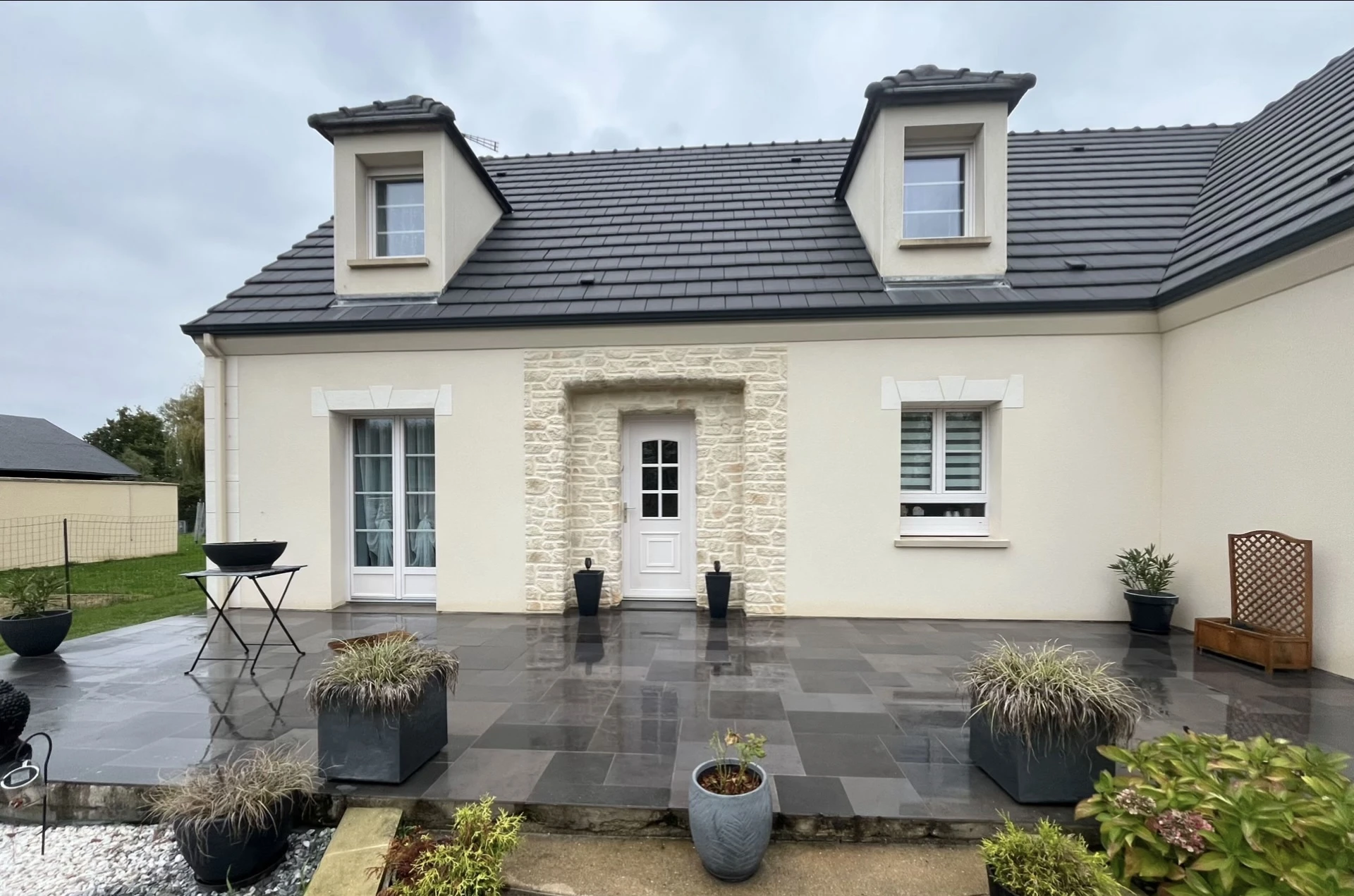 Enduit architectural et Moellons à Chauny – Experts en façades décoratives dans un rayon de 40 km