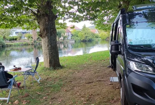 Camping en bord de rivière