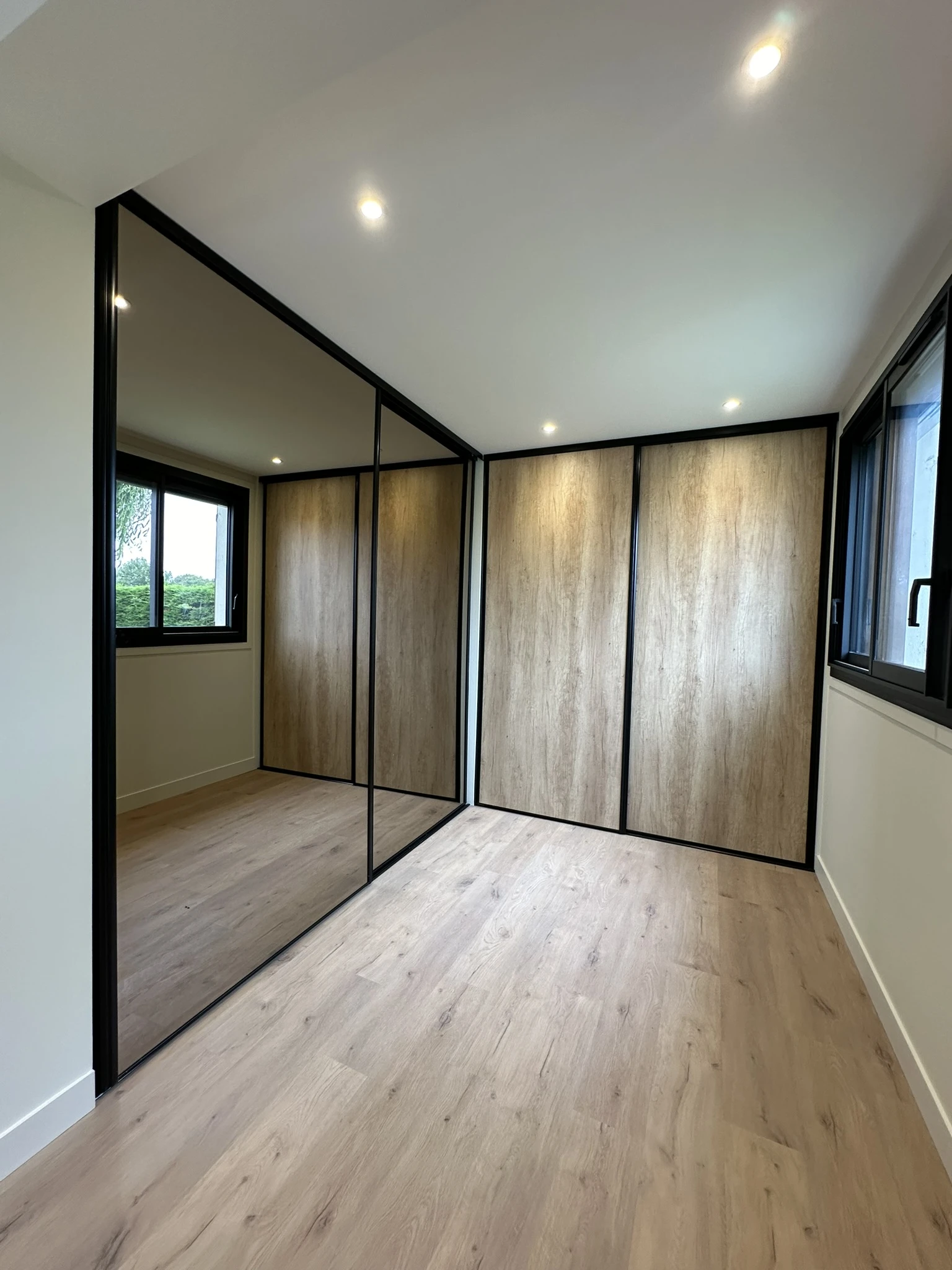 Intérieur pratique et moderne – Placard, peinture et parquet – Le Havre