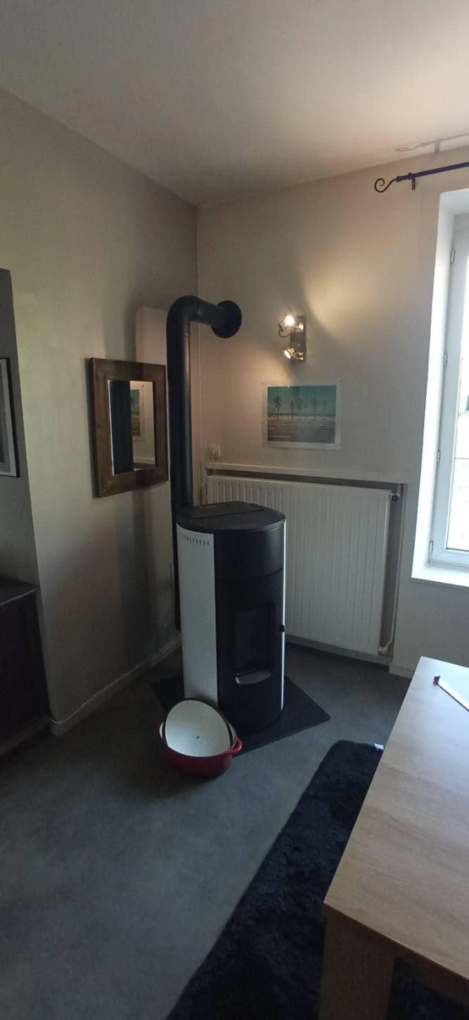 Poêles à bois et poêles à granulés : chaleur, performance et confort avec l’Entreprise Fabien Decque