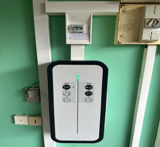 Borne de recharge voiture électrique ⚡