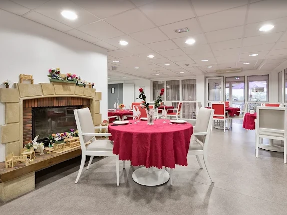 Investissement en chambre médicalisée en EHPAD au loyer de 616 € garanti net d'impôt pour la retraite complémentaire.