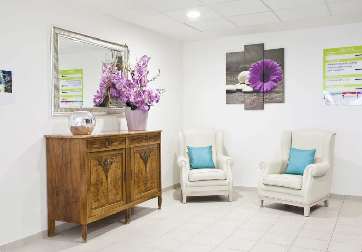 Investissement en chambre médicalisée en EHPAD au loyer de 590 € garanti net d'impôt pour la retraite complémentaire.