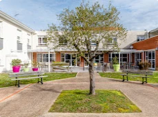 Investissement en chambre médicalisée en EHPAD au loyer de 638 € garanti net d'impôt pour la retraite complémentaire.