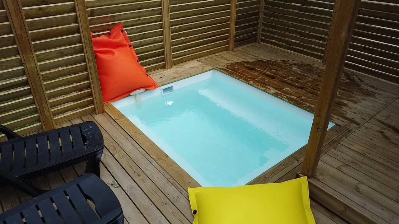 MINI Piscine Pool Party - Plug & Play - Moins de 10 m2