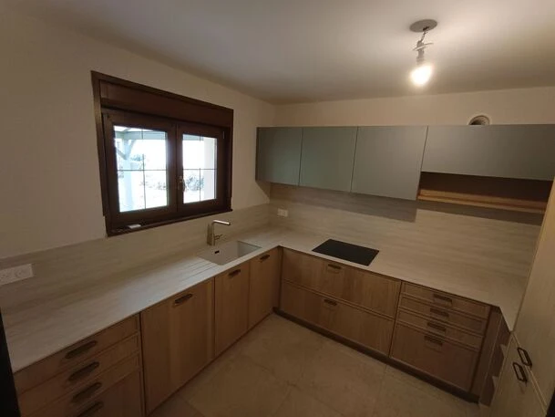 Plan de cuisine sur mesure en céramique – Design, durabilité et élégance