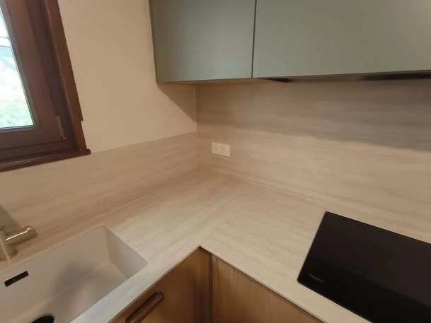 Plan de cuisine sur mesure en céramique – Design, durabilité et élégance