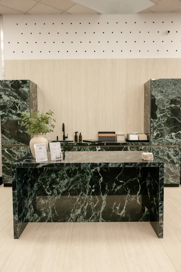 Plan de cuisine sur mesure en céramique – Design, durabilité et élégance