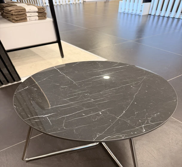 Table basse en marbre noir sur mesure