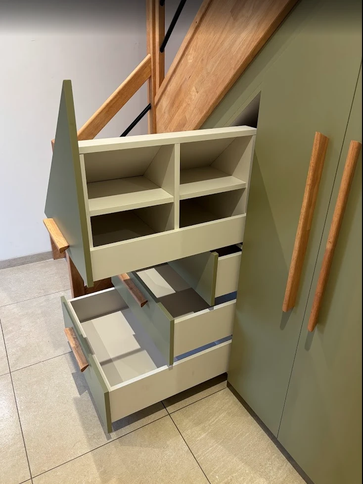 Aménagement sous escalier