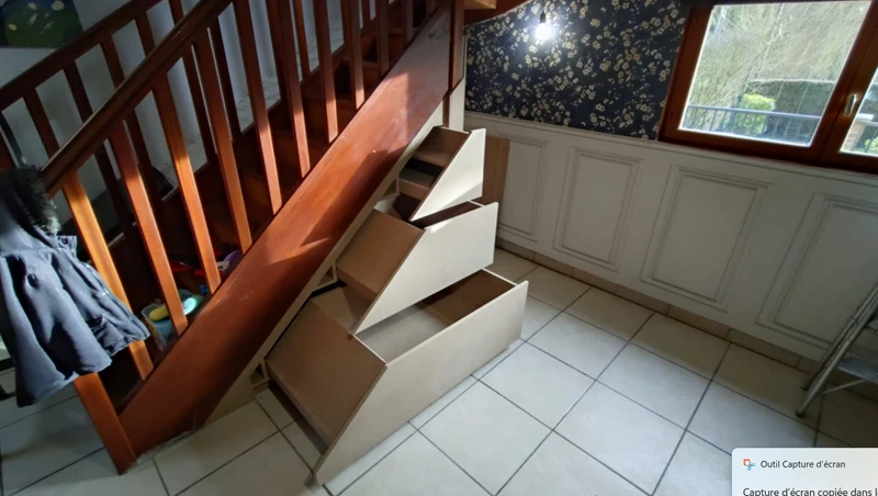 Tiroirs sous escalier