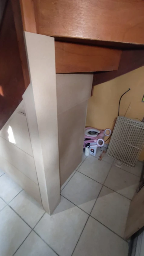 Tiroirs sous escalier
