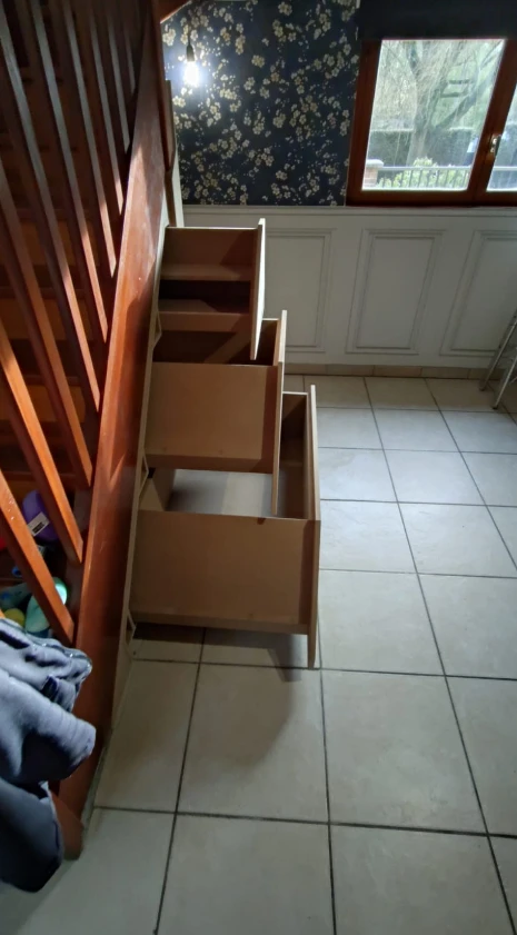 Tiroirs sous escalier
