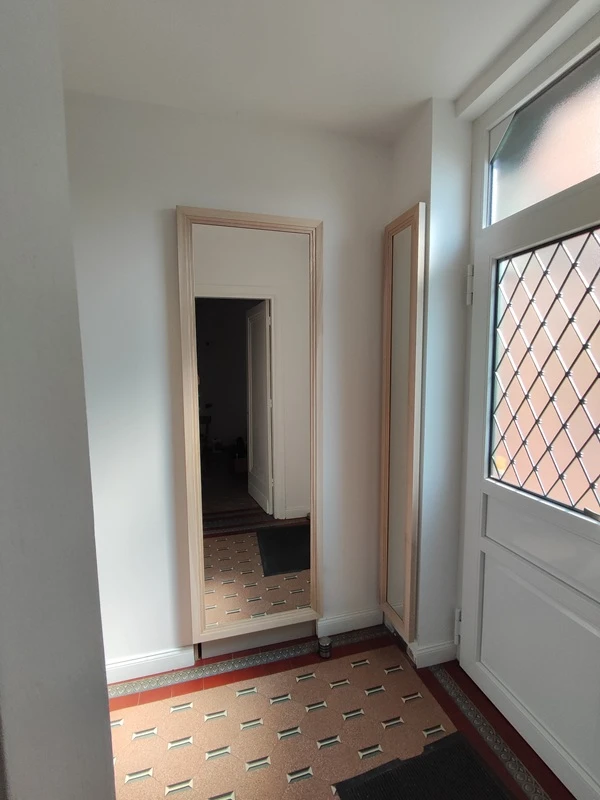 Rangement sur mesure avec porte miroir