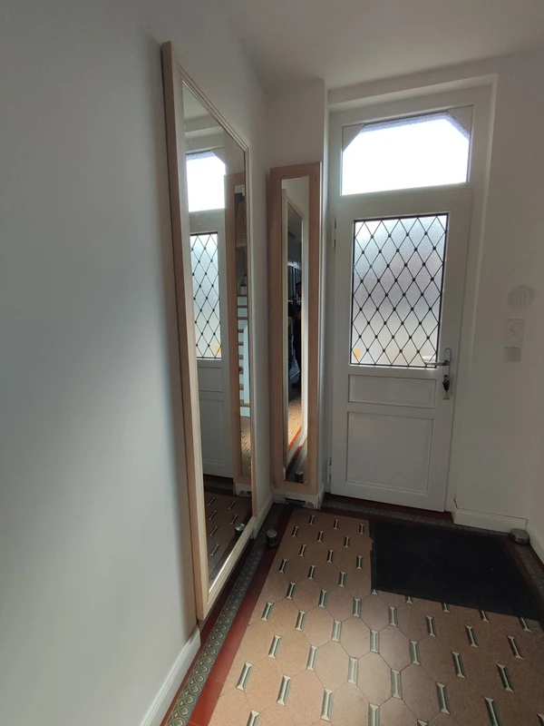 Rangement sur mesure avec porte miroir