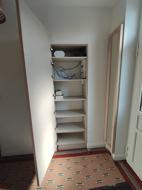 Rangement sur mesure avec porte miroir