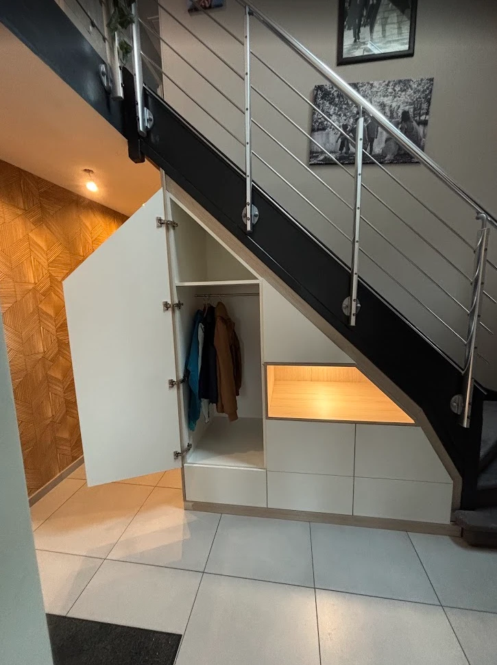 Meuble d'entrée sous escalier