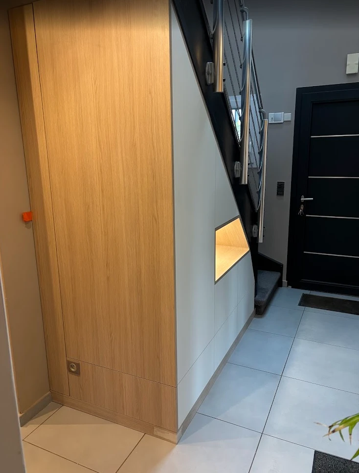 Meuble d'entrée sous escalier