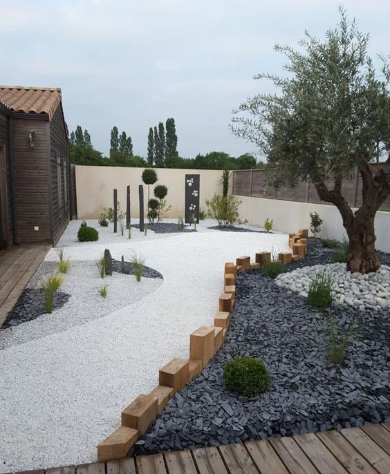 Aménagement paysager économe en eau, la solution idéale face aux étés secs en Provence