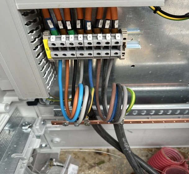 SLES : votre partenaire en électricité industrielle ⚡