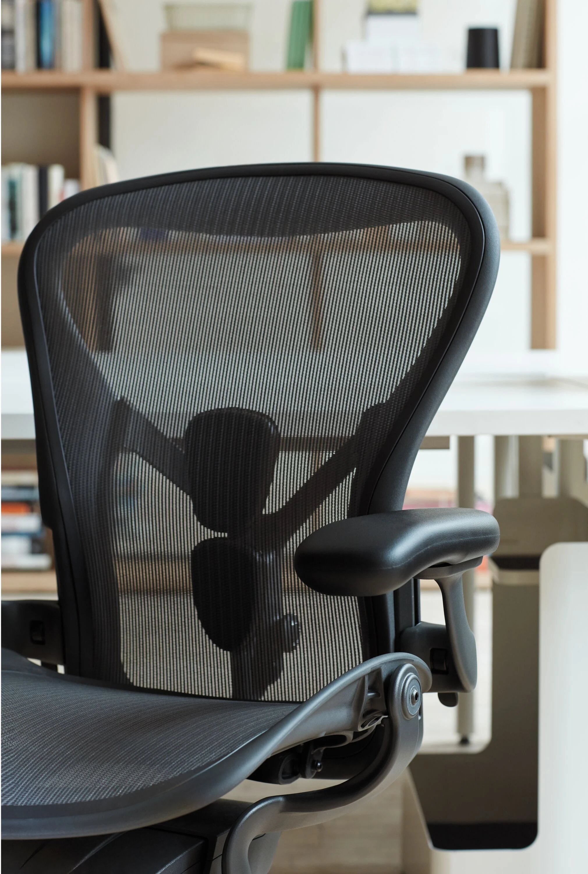 Fauteuil Herman Miller AERON Remastered – Graphite – Taille A B C au choix