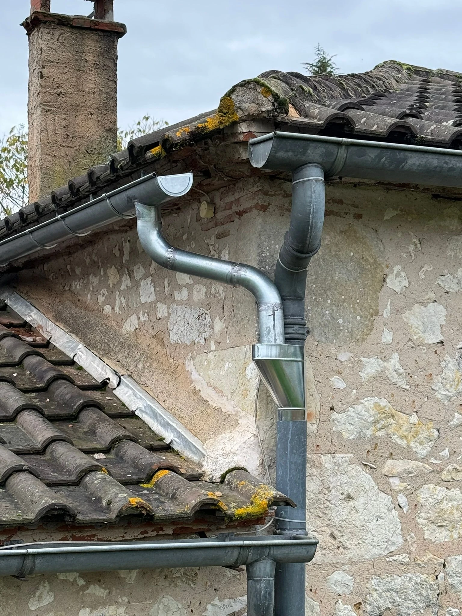 Travaux de zinguerie – Gouttières, évacuations et finitions de toiture