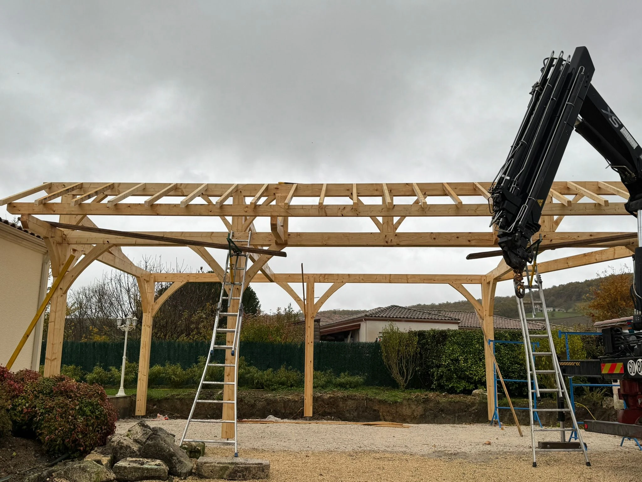Fabrication de carport sur mesure – Abri voiture bois artisanal
