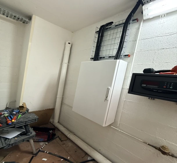 SLES : l’expertise complète pour vos travaux sur TGBT⚡