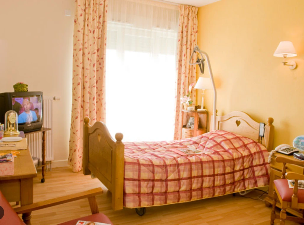 Investissement en chambre médicalisée en EHPAD au loyer de 769 € garanti net d'impôt pour la retraite complémentaire.