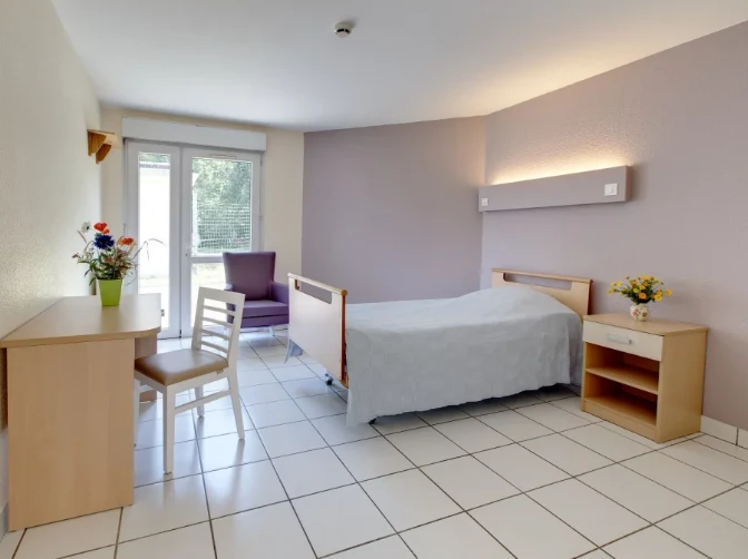 Investissement en chambre médicalisée en EHPAD au loyer de 646 € garanti net d'impôt pour la retraite complémentaire.